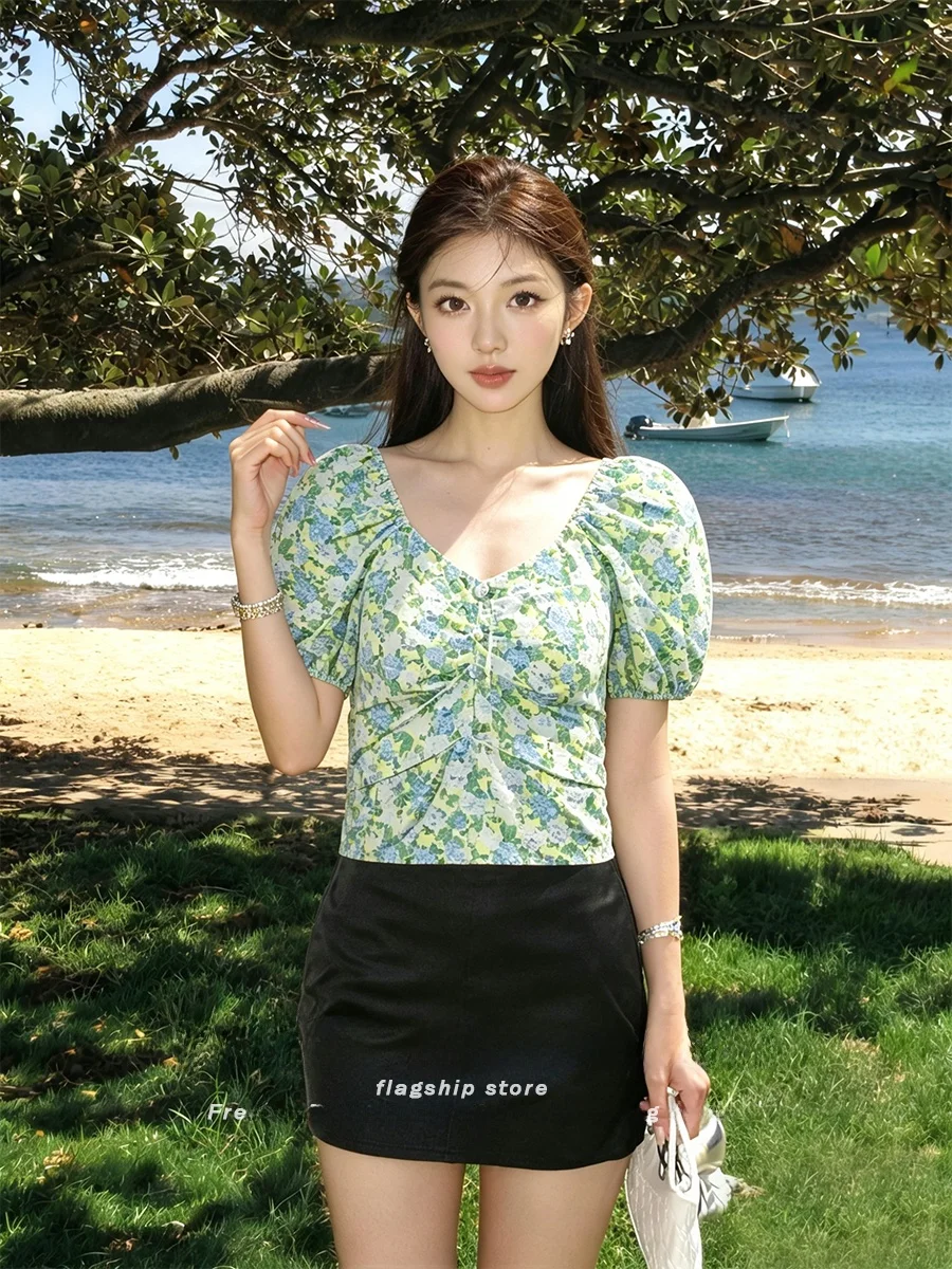 Elegant Floral Print Shirt Women's Slim Fit Bubble Sleeve Short Sleeve Square Collar Summer New Style Waist Cinching Top
Elegant Floral Print Shirt Women's Slim Fit Bubble Sleeve Short Sleeve Square Collar Summer New Style Waist Cinching Top