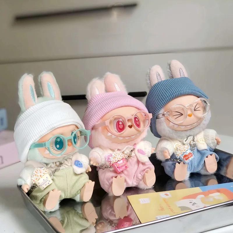 17cm Labubu Sitting Party Doll Overalls Inner Shirt Hat Glasses Decor Set for 1.0 2.0 3.0 Generation Vinyl Figure Changeable
17cm Labubu Sitting Party Doll Overalls Inner Shirt Hat Glasses Decor Set for 1.0 2.0 3.0 Generation Vinyl Figure Changeable