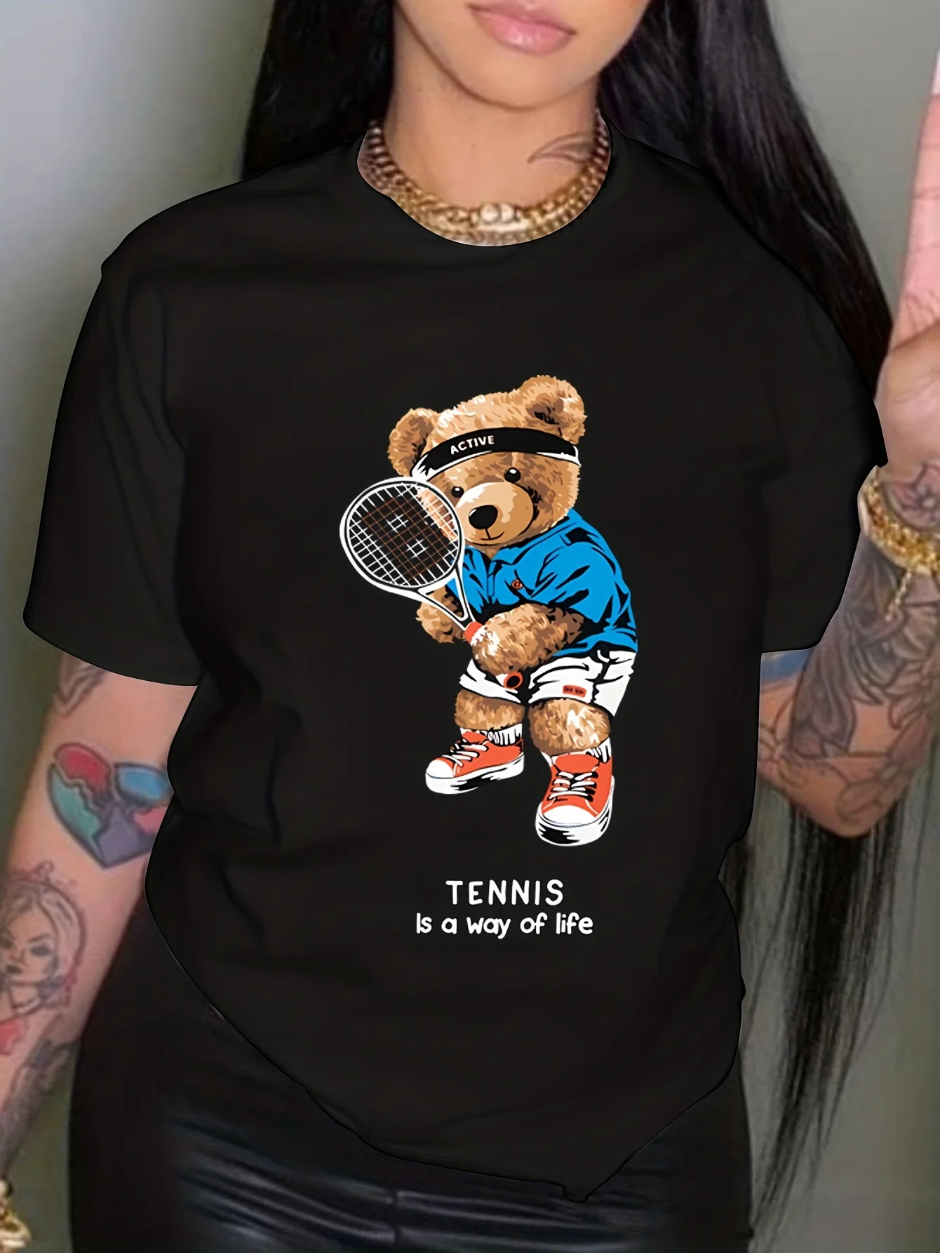 Футболка с круглым вырезом с принтом теннисного медведя, повседневный топ с заниженными плечами и короткими рукавами, женская одежда
Футболка с круглым вырезом с принтом теннисного медведя, повседневный топ с заниженными плечами и короткими рукавами, женская одежда