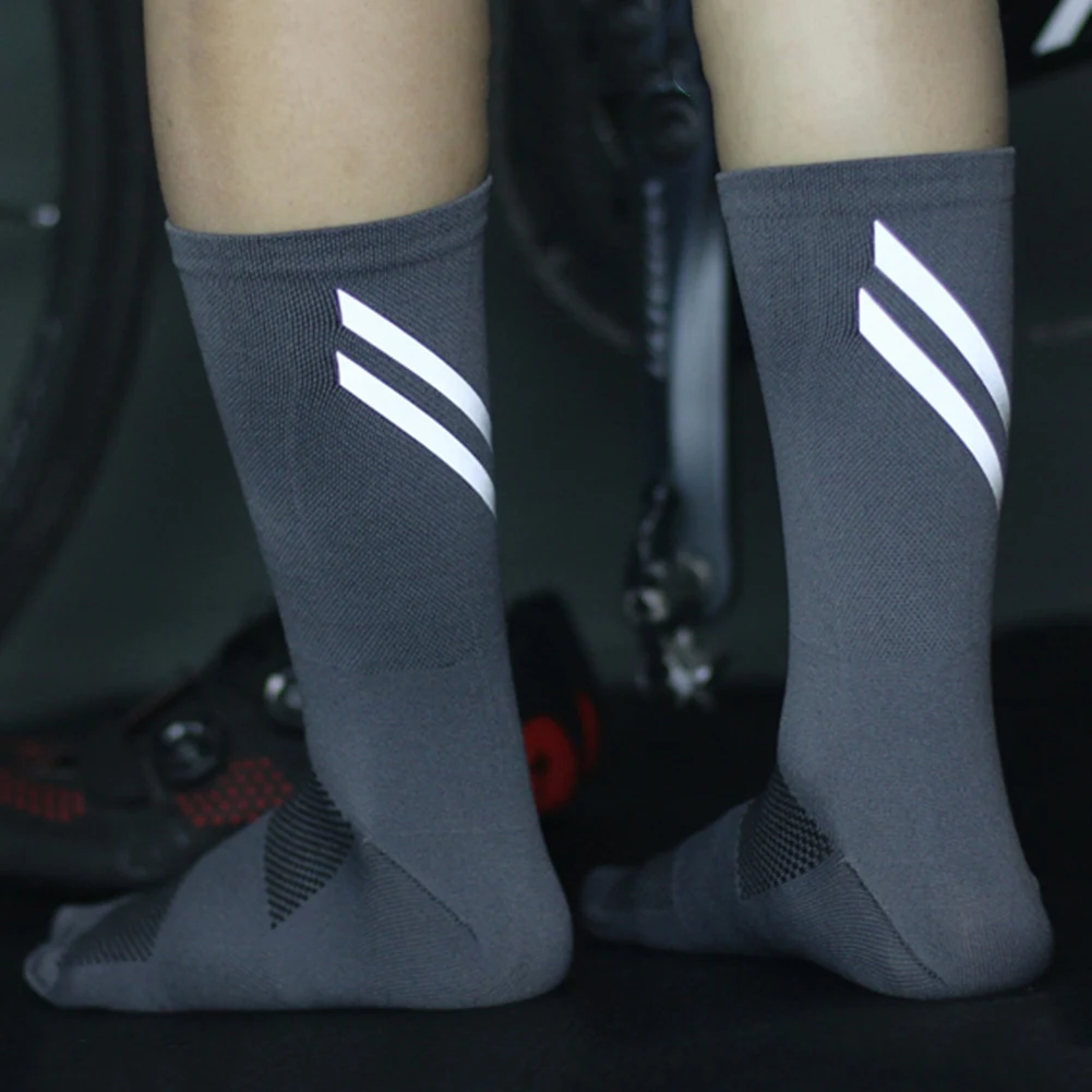 New High Reflective Cycling Socks Night Safety Men Women Professional Bicycle Socks Sport Hiking Running Sock
New High Reflective Cycling Socks Night Safety Men Women Professional Bicycle Socks Sport Hiking Running Sock