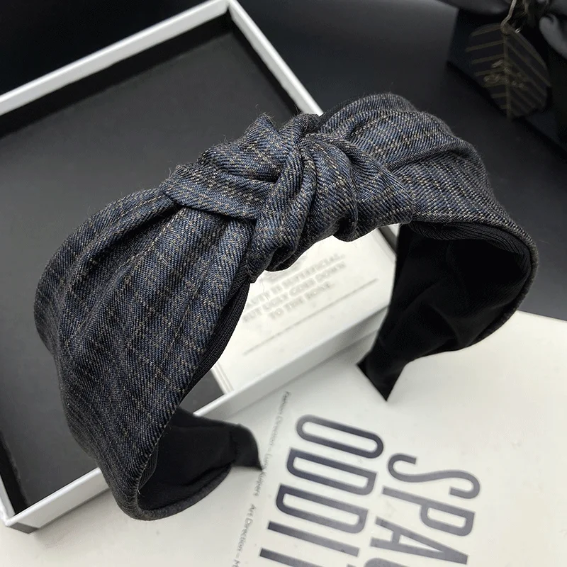 · Retro fashion hair clip, women's high skull top, adult daily headwear, wide edge, pressed hair, face wash headband
· Retro fashion hair clip, women's high skull top, adult daily headwear, wide edge, pressed hair, face wash headband