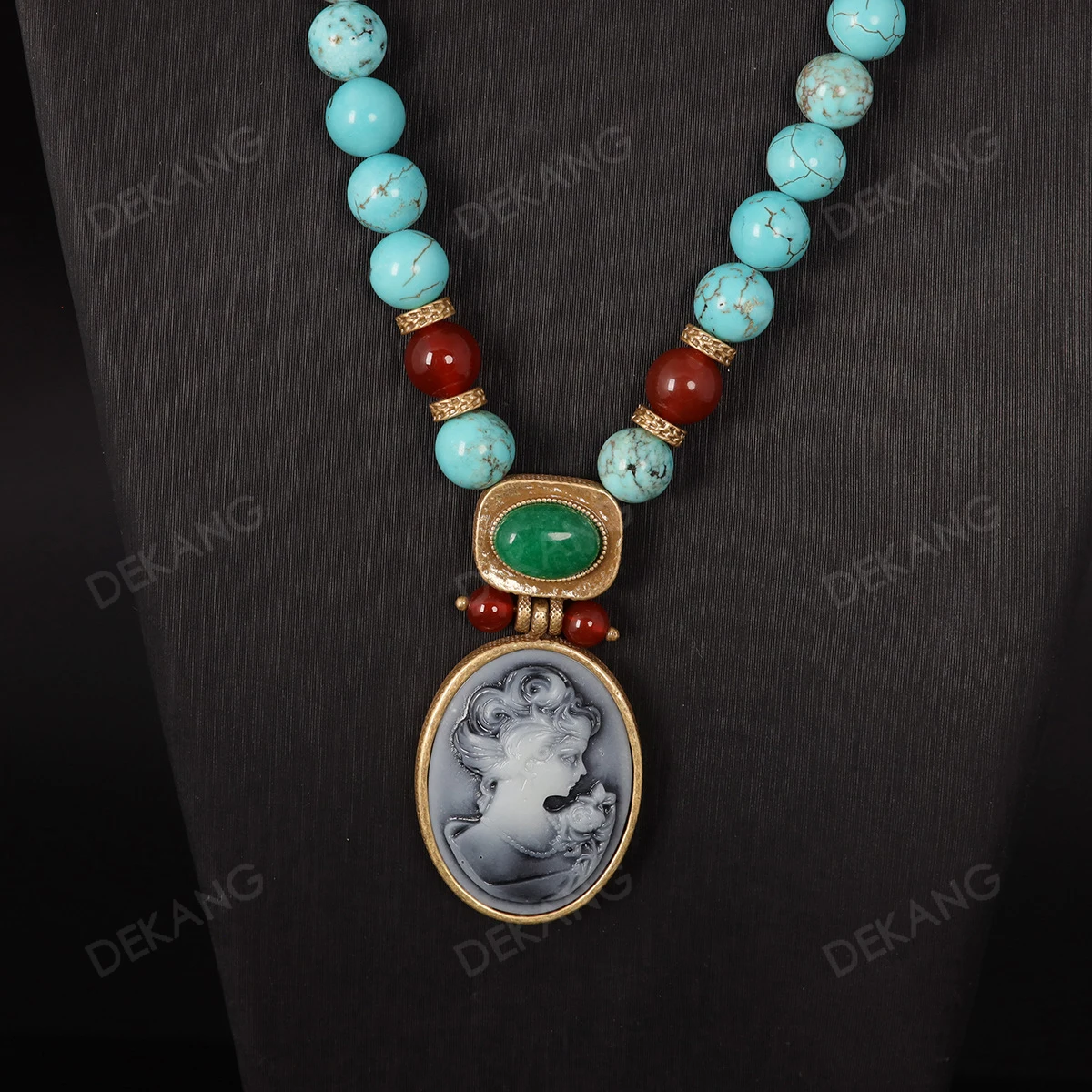 Бирюзовое ожерелье с камеей в стиле ретро в этническом стиле
Бирюзовое ожерелье с камеей в стиле ретро в этническом стиле