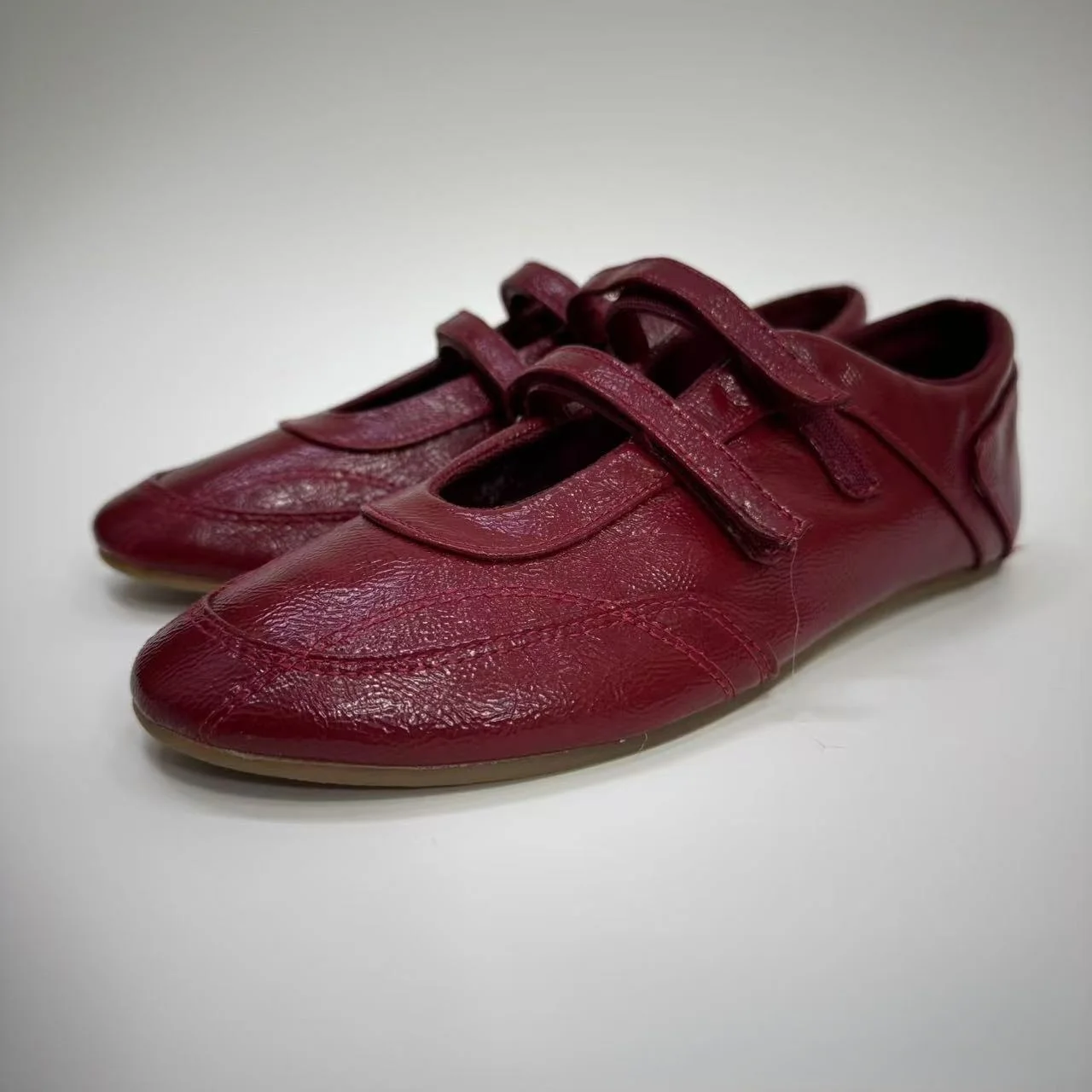 Lady Mary Jane Flat Round toe shoes women Genuine Leather kitten heels shoes retro elegant sweet casual patent leather shoes
Lady Mary Jane Flat Round toe shoes women Genuine Leather kitten heels shoes retro elegant sweet casual patent leather shoes