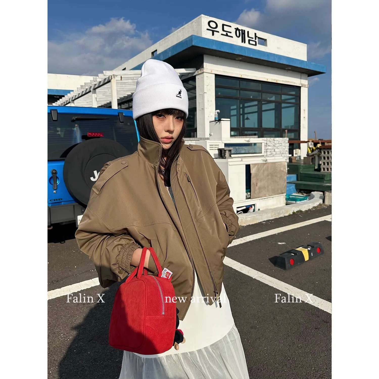 Короткая куртка в американском стиле ретро для женщин осенью/зиму 2025, ветрозащитный и свободный топ с воротником-стойкой Design Sense Top 
Короткая куртка в американском стиле ретро для женщин осенью/зиму 2025, ветрозащитный и свободный топ с воротником-стойкой Design Sense Top