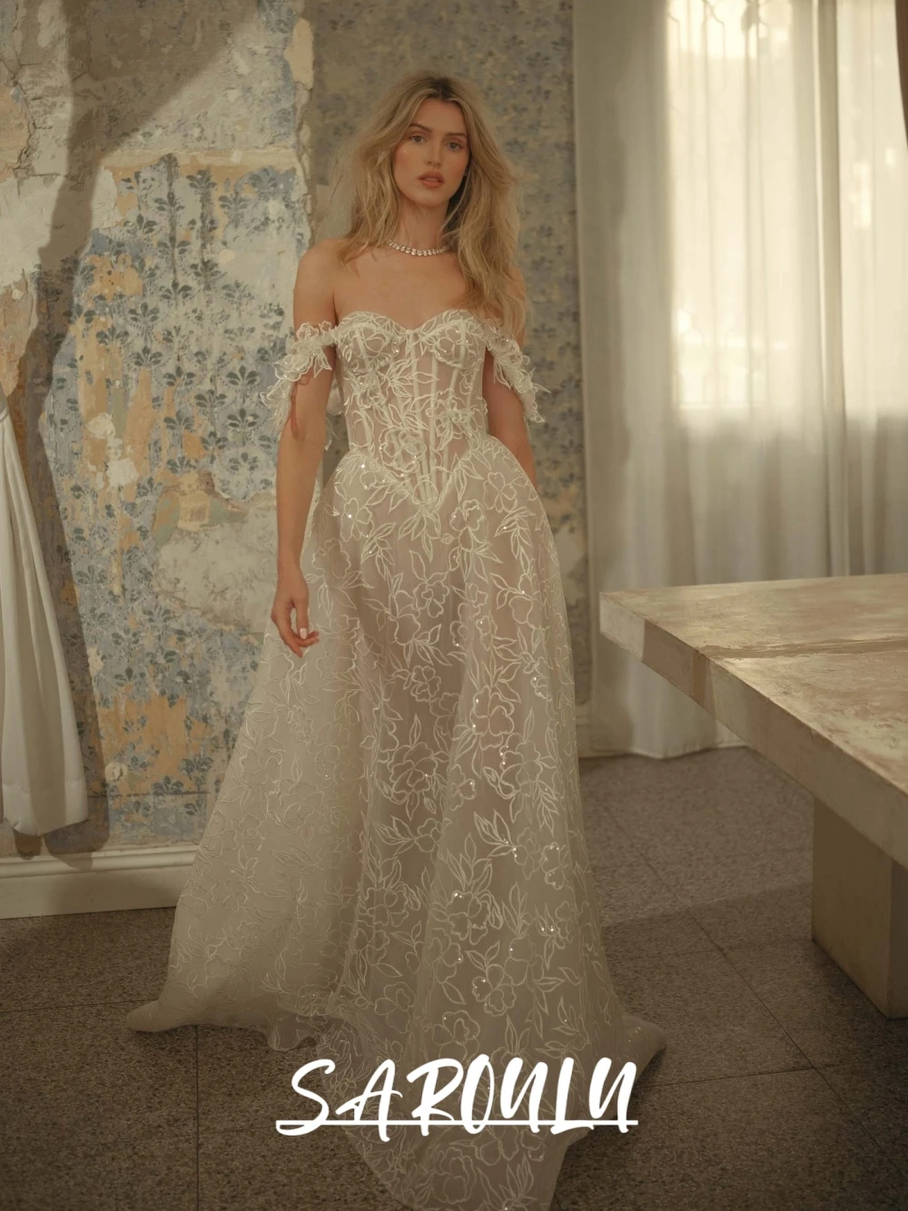 Dreamy Sheer Tulle Wedding Dress Chic Off-the-shoulder Floral Embroidery Sparkly Corset Bodice Fairy-tale Bridal Gown Customized
Dreamy Sheer Tulle Wedding Dress Chic Off-the-shoulder Floral Embroidery Sparkly Corset Bodice Fairy-tale Bridal Gown Customized