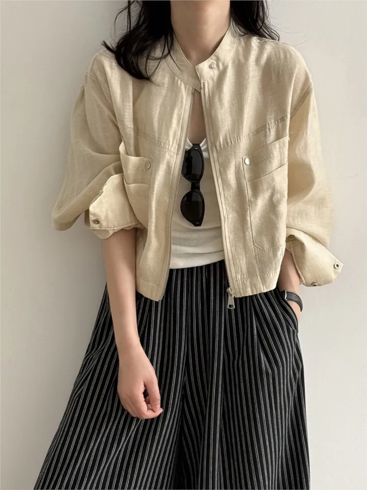 Casual Loose Short Jacket Coat Women Autumn 2025 New Fashion Retro Standing Collar Pocket Zipper Thin Jackets Chic Simple Coats
Casual Loose Short Jacket Coat Women Autumn 2025 New Fashion Retro Standing Collar Pocket Zipper Thin Jackets Chic Simple Coats