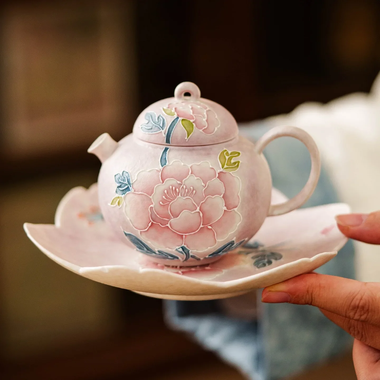 130ML Hand-painted Peony Butterfly Love Flower Teapot To Make Tea Household Ceramic TeaPot Holder with Filter Small Tea Set Gift
130ML Hand-painted Peony Butterfly Love Flower Teapot To Make Tea Household Ceramic TeaPot Holder with Filter Small Tea Set Gift