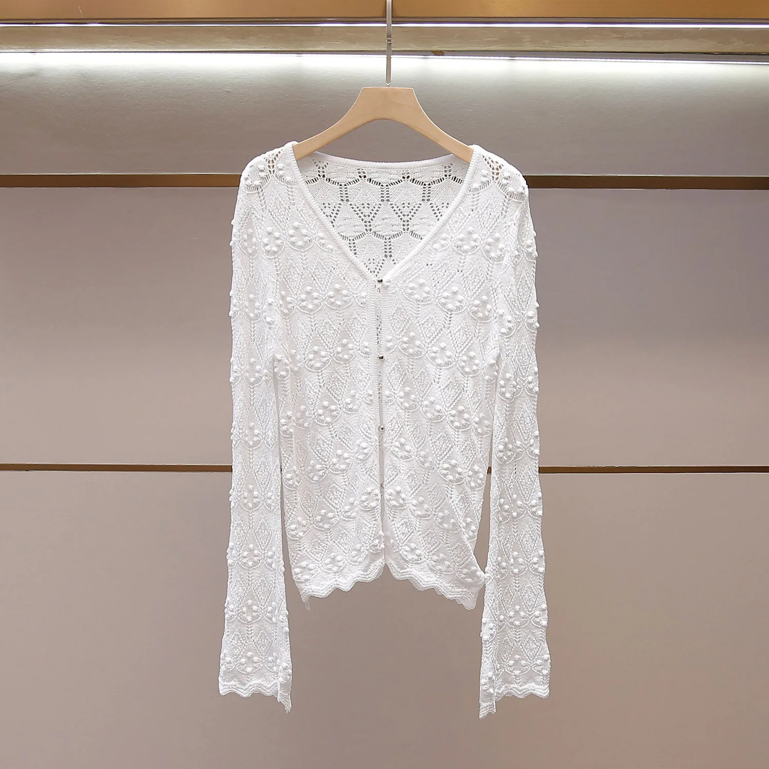 South Oil High-End Women's Knitted Top V-Neck Hollow out Textured Glittering Spring New Style Lightweight Maturity Trend
South Oil High-End Women's Knitted Top V-Neck Hollow out Textured Glittering Spring New Style Lightweight Maturity Trend