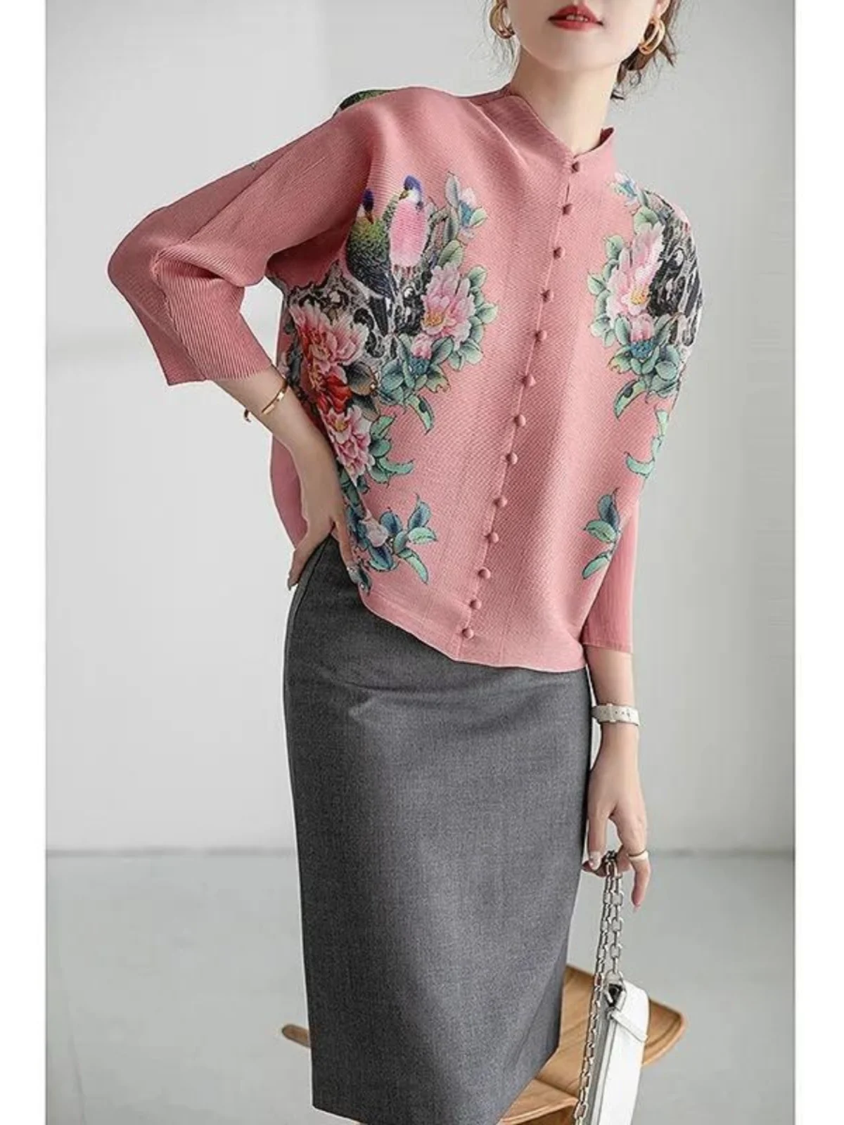 Spring 2025 Japanese Style Pleated Slimming Long Sleeve Short Shirt Women's Fashion Age Reduction High-End Feeling Blouse
Spring 2025 Japanese Style Pleated Slimming Long Sleeve Short Shirt Women's Fashion Age Reduction High-End Feeling Blouse