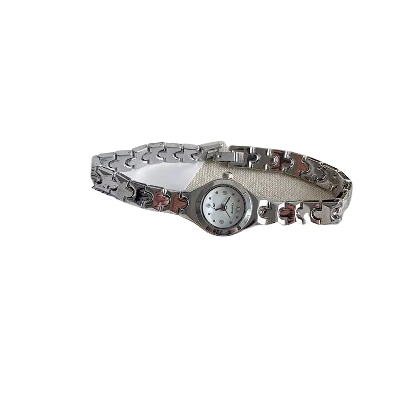 Light luxury small dial watch women's retro thin strap women's advanced sense student exquisite bracelet women's watch
Light luxury small dial watch women's retro thin strap women's advanced sense student exquisite bracelet women's watch
