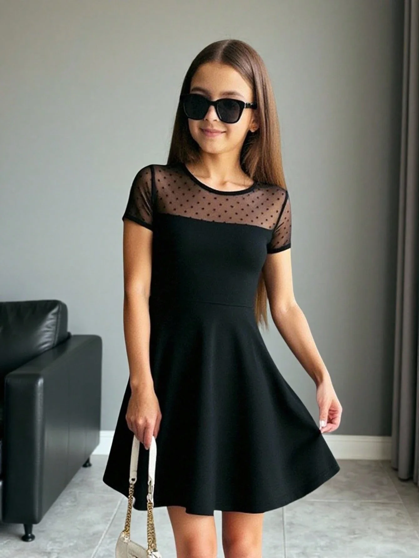 Black Mesh Patchwork Short Sleeve Crew Neck A-Line Dress
Black Mesh Patchwork Short Sleeve Crew Neck A-Line Dress