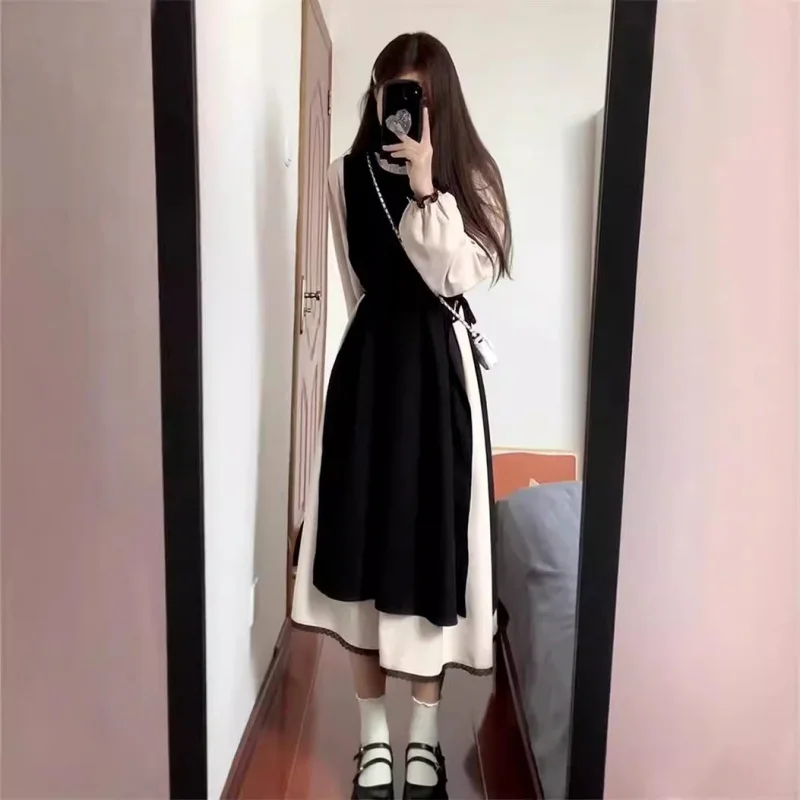 French-style gentle and elegant black long-sleeved dress for women in autumn2026New high-end spliced slimming long dress
French-style gentle and elegant black long-sleeved dress for women in autumn2026New high-end spliced slimming long dress