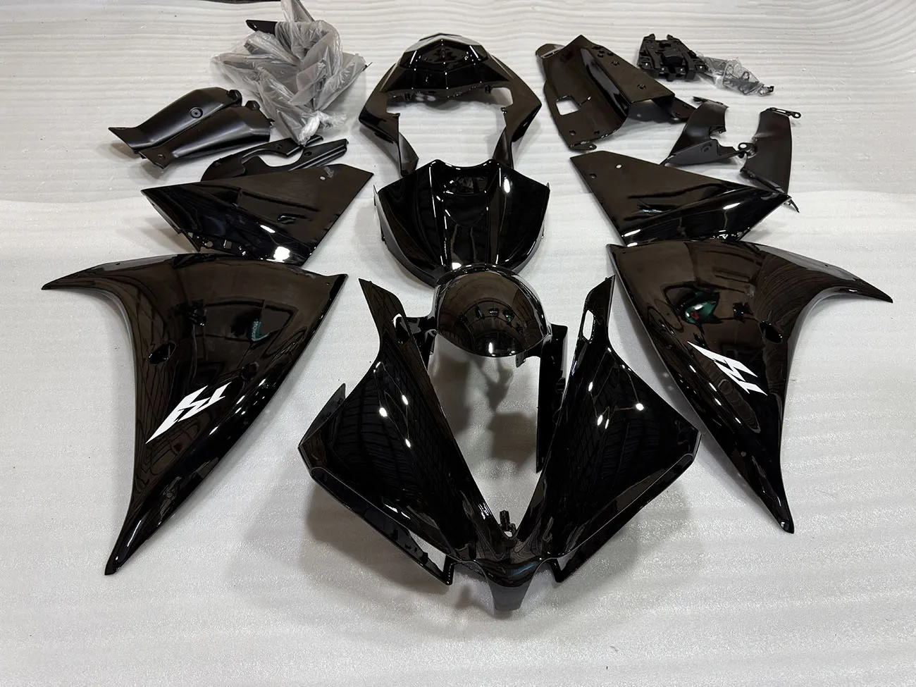 High Quality Fairing Kit for Yamaha YZF R1 09-14 bright black Motorcycle Plastic Fairngs R1 2009 2010 2011 2012 2013 2014
High Quality Fairing Kit for Yamaha YZF R1 09-14 bright black Motorcycle Plastic Fairngs R1 2009 2010 2011 2012 2013 2014