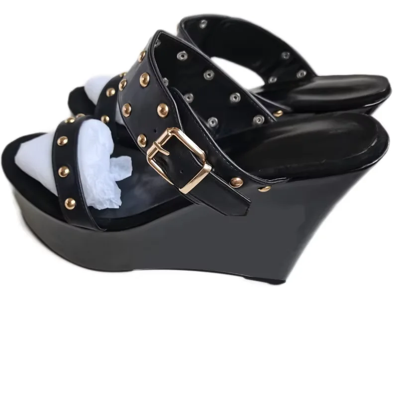 DIZHUANG Fashionable women's high-heeled slippers. Black PU leather slippers. About 15cm heel height. Wedges platform slippers.
DIZHUANG Fashionable women's high-heeled slippers. Black PU leather slippers. About 15cm heel height. Wedges platform slippers.
