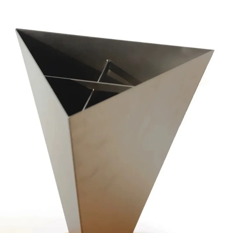 Triangular wrought iron vase, flower hydroponics, homestay, hotel entrance decoration, flower arrangement
Triangular wrought iron vase, flower hydroponics, homestay, hotel entrance decoration, flower arrangement