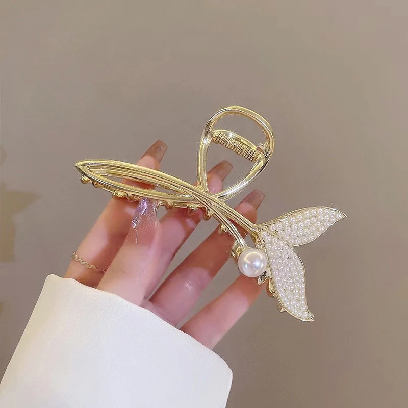 Golden Crystal Hair Slip Elegant Pearl Fishtail Hair Claw Clip Female Hairpin Rhinestones Back Korean Temperament Girl Headdress
Golden Crystal Hair Slip Elegant Pearl Fishtail Hair Claw Clip Female Hairpin Rhinestones Back Korean Temperament Girl Headdress