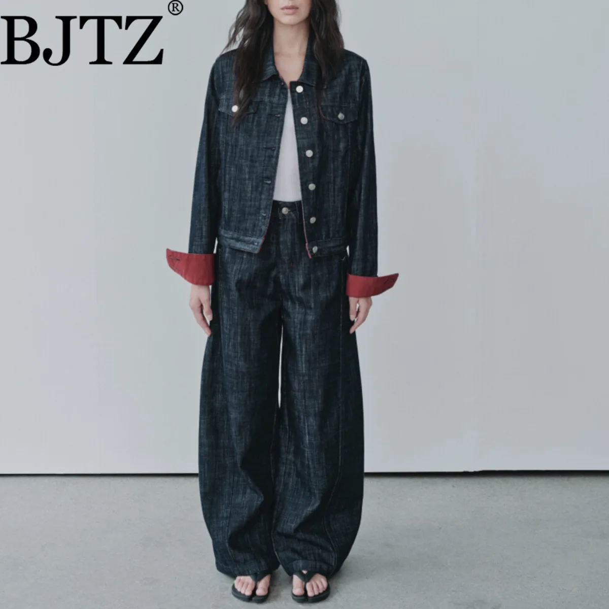 BJTZ Denim Single Breasted Lapel Jacket Two Piece Set For Women 2025 Spring Autumn New Fashion High Waist Jeans 
BJTZ Denim Single Breasted Lapel Jacket Two Piece Set For Women 2025 Spring Autumn New Fashion High Waist Jeans