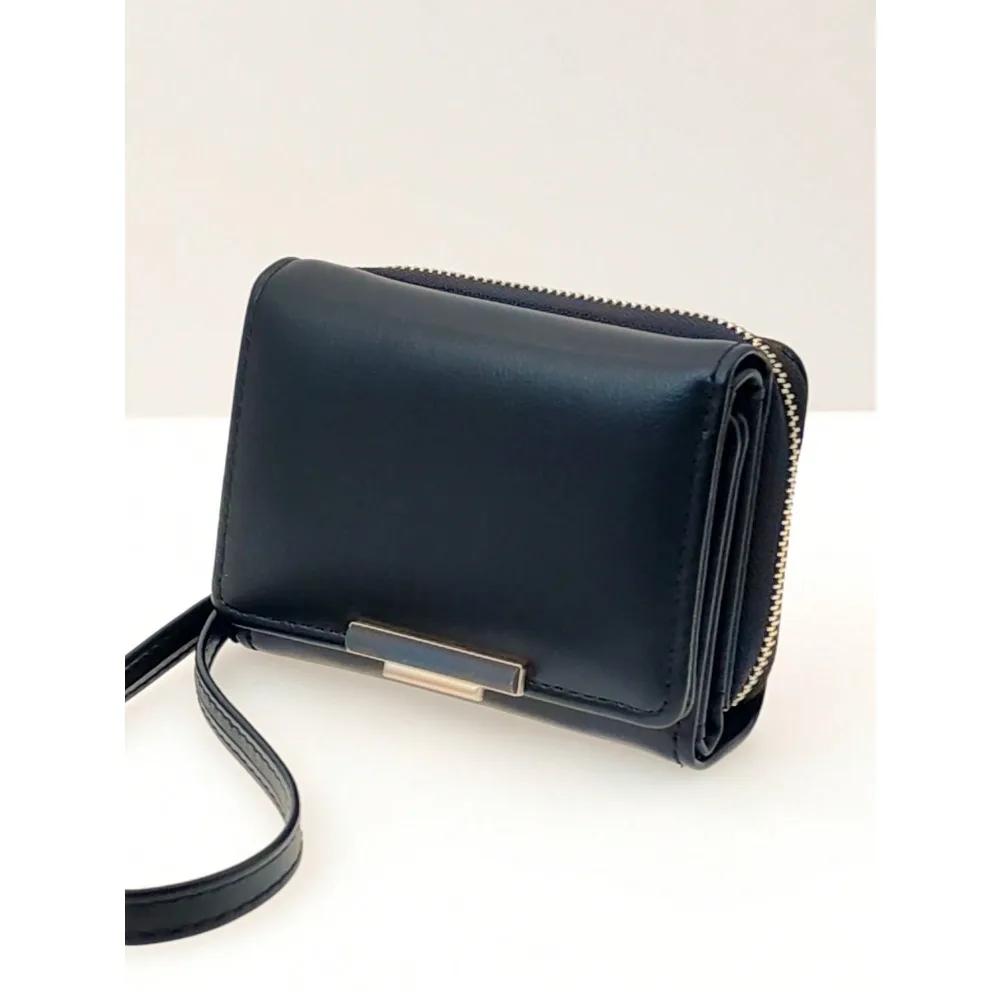 Women's Short Tri-fold Wallet, Multi-functional & Large Capacity, with Zipper Coin Pocket and Card Slots
Women's Short Tri-fold Wallet, Multi-functional & Large Capacity, with Zipper Coin Pocket and Card Slots