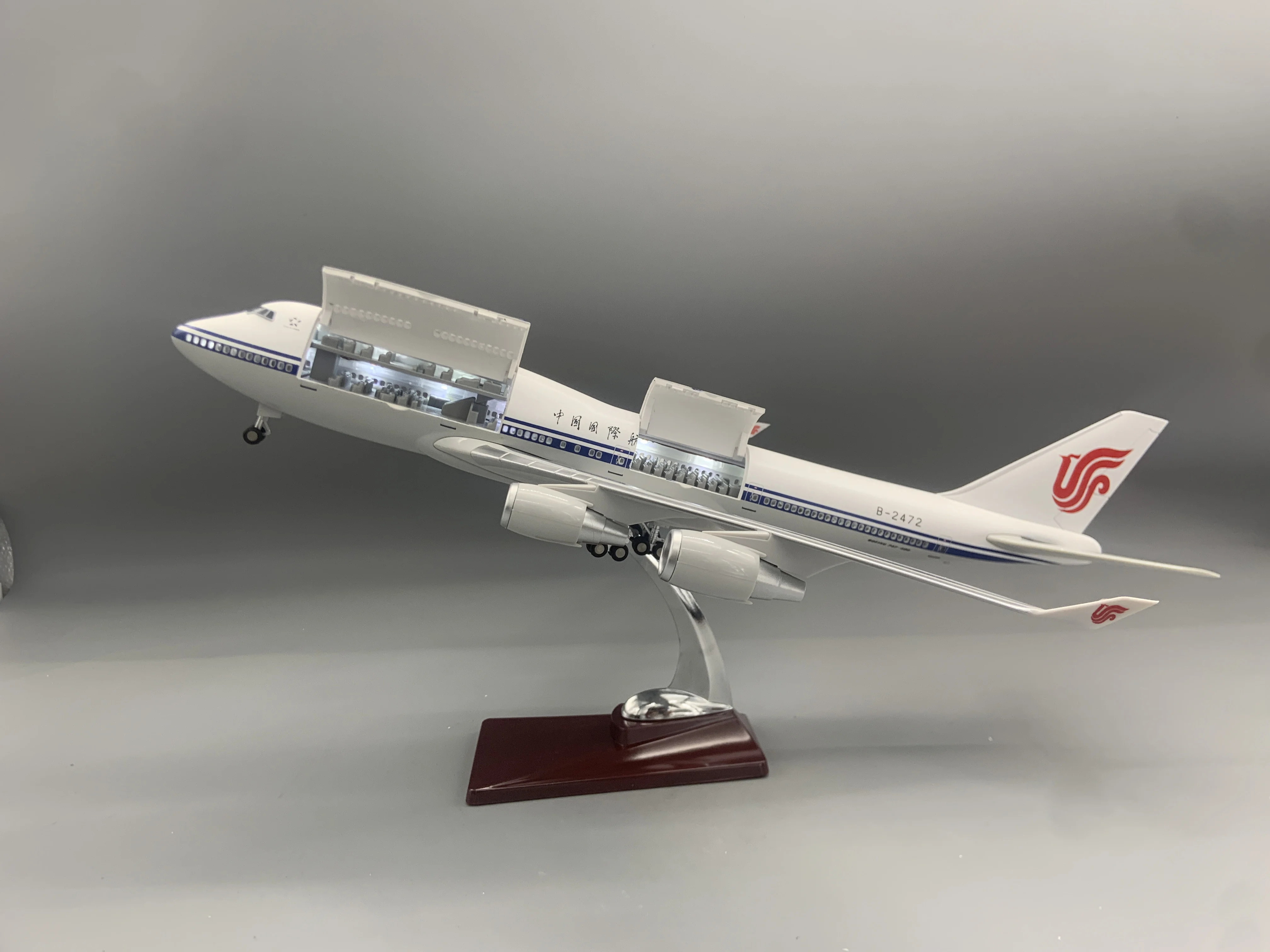New 1/157 Scale 47CM plane Diecast Resin B747 Air China Aircraft Model Double Door Entrance LED Airplane Display Collection Gift
New 1/157 Scale 47CM plane Diecast Resin B747 Air China Aircraft Model Double Door Entrance LED Airplane Display Collection Gift
