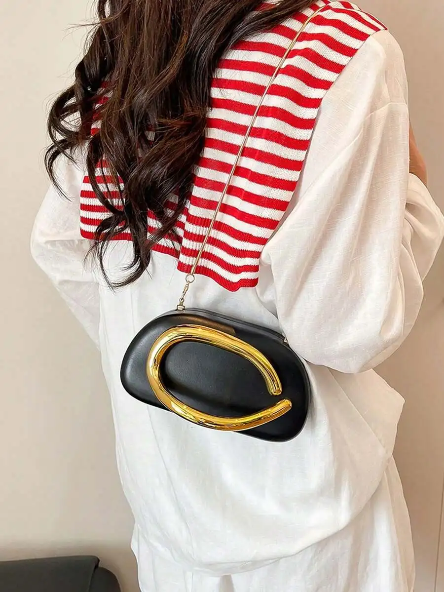 Stylish Black PU Clutch With Oversized Gold C-Shaped Handle And Adjustable Chain Strap For Evening Events
Stylish Black PU Clutch With Oversized Gold C-Shaped Handle And Adjustable Chain Strap For Evening Events