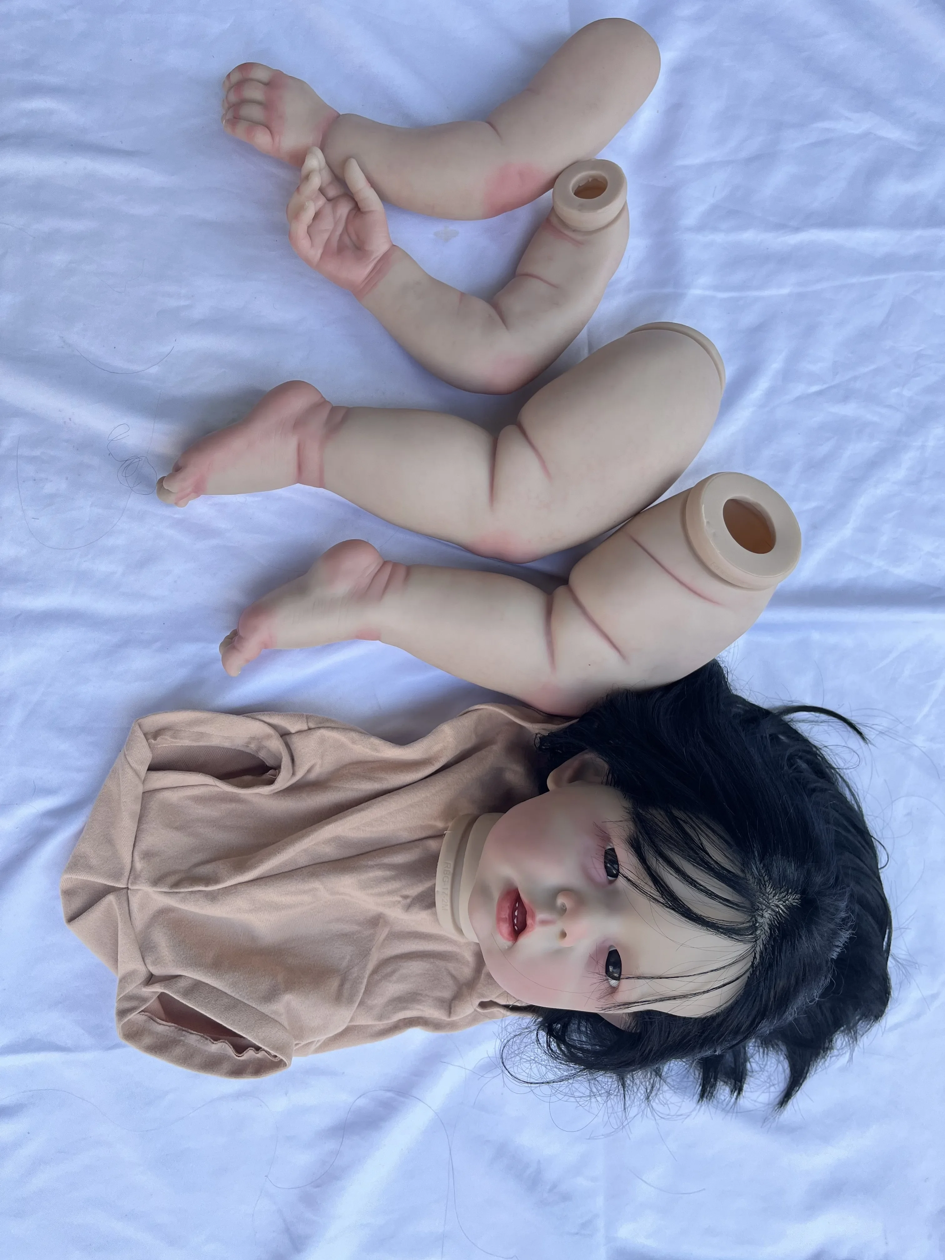 DLS индивидуальное предложение 28 дюймов Reborn Baby Liam с ручными волосами, реальные фотографии, часть «сделай сам», рождественский подарок
DLS индивидуальное предложение 28 дюймов Reborn Baby Liam с ручными волосами, реальные фотографии, часть «сделай сам», рождественский подарок