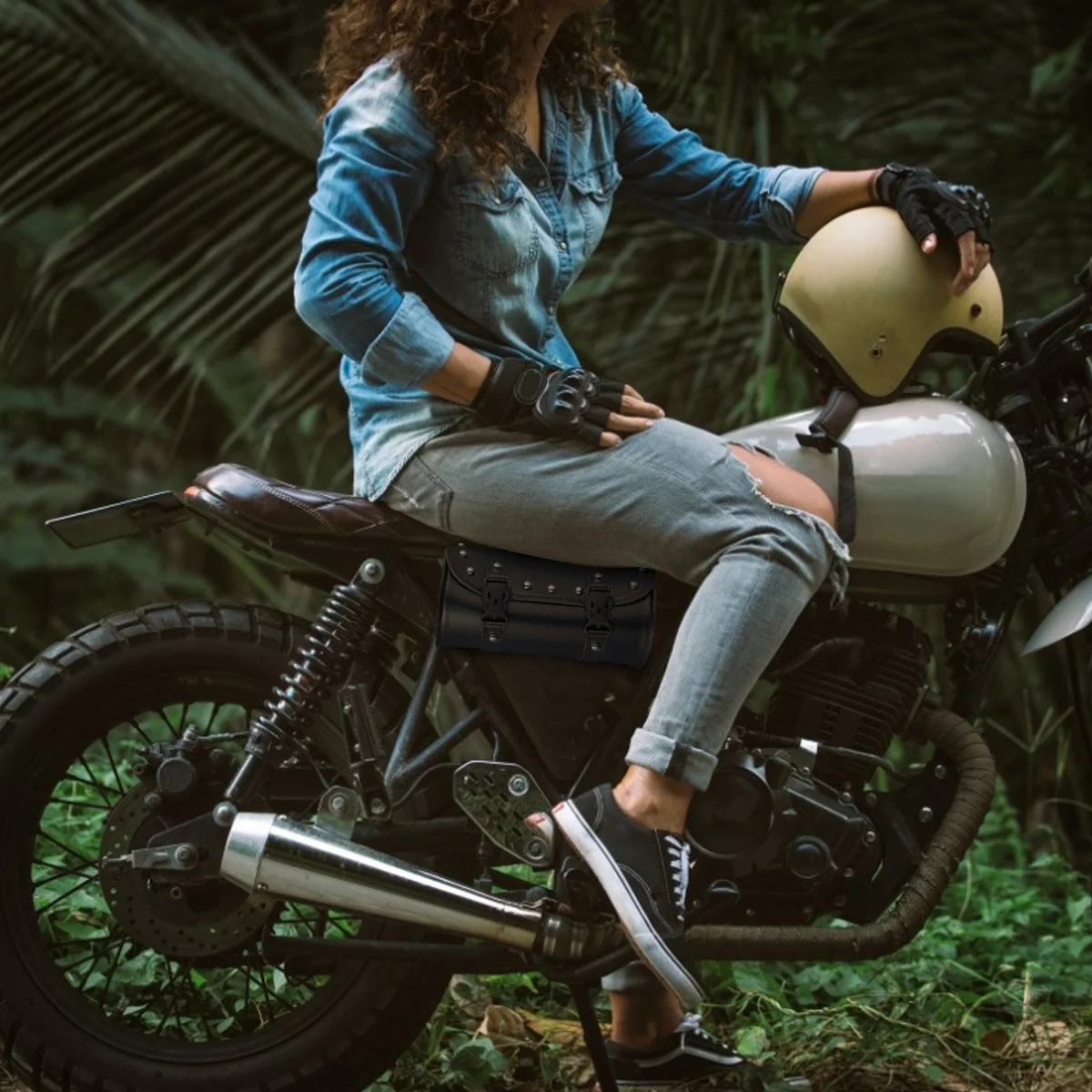 Motorcycle Saddlebag Waterproof Synthetic Storage Bag With Mounting Straps For All Instruments Durable Practical
Motorcycle Saddlebag Waterproof Synthetic Storage Bag With Mounting Straps For All Instruments Durable Practical