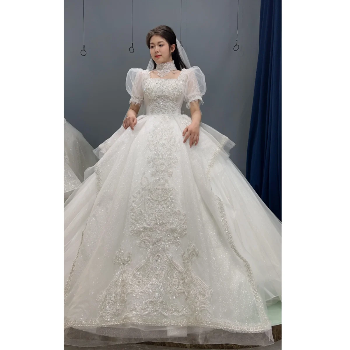 Kisswhite Xlove Collection индивидуальное длинное ожерелье со шлейфом с короткими рукавами и кристаллами, бусинами и жемчугом, свадебное бальное платье принцессы
Kisswhite Xlove Collection индивидуальное длинное ожерелье со шлейфом с короткими рукавами и кристаллами, бусинами и жемчугом, свадебное бальное платье принцессы