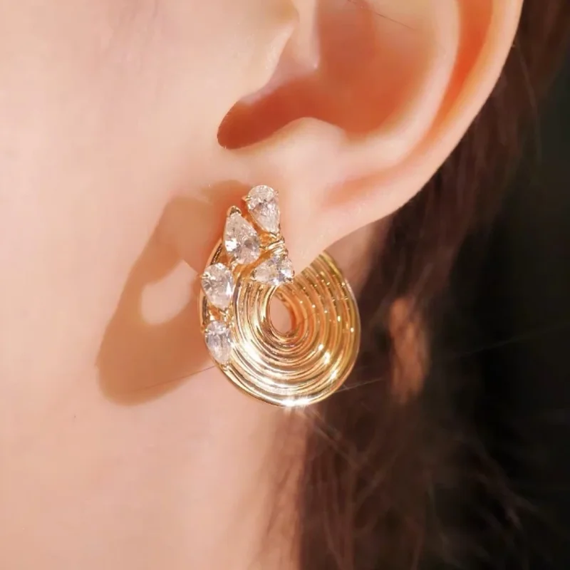 Серьги из серебра 925 пробы с синтетическим цирконом, белые, в форме капли, с сияющими камнями, C-образные, модные, цвета шампанского золота
Серьги из серебра 925 пробы с синтетическим цирконом, белые, в форме капли, с сияющими камнями, C-образные, модные, цвета шампанского золота