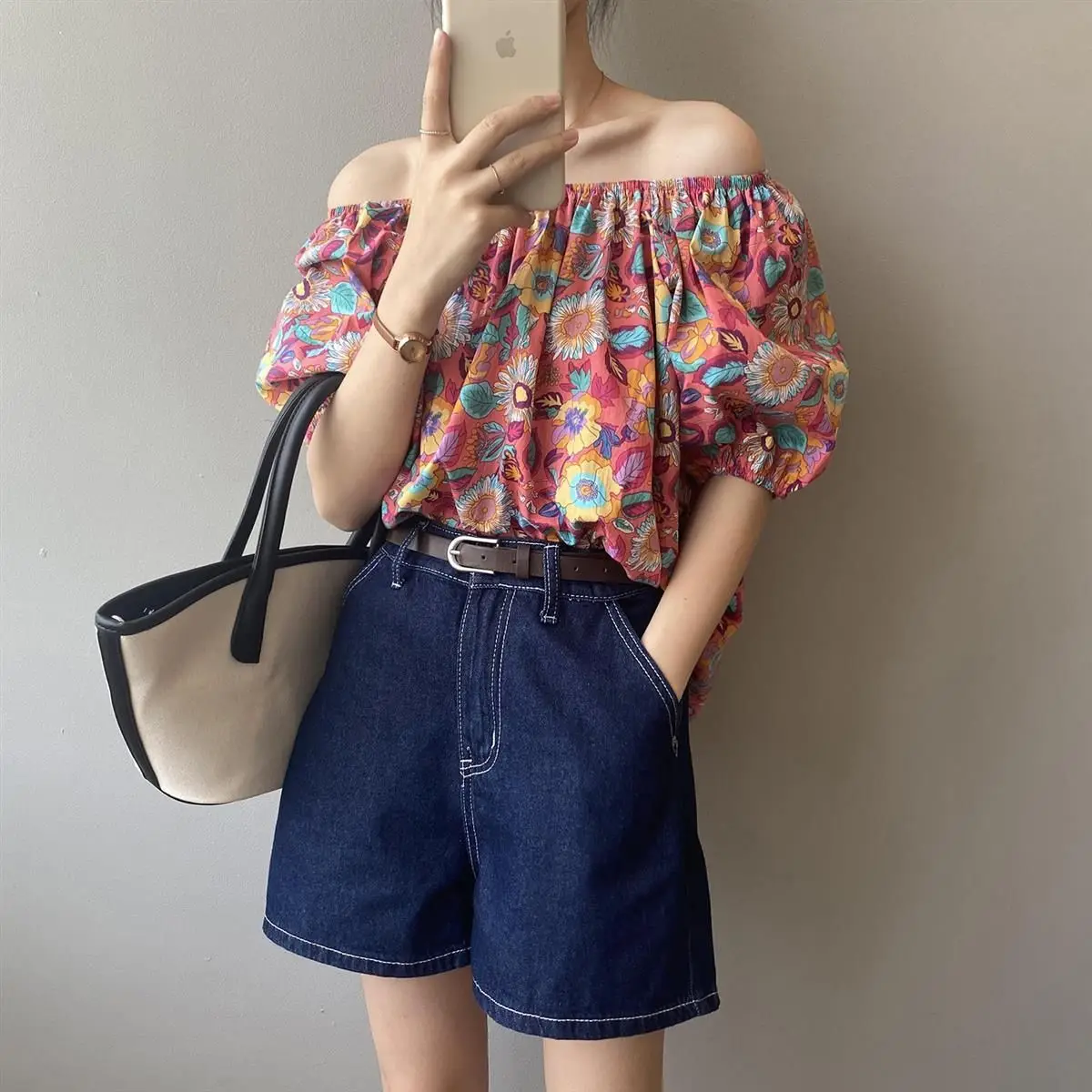 Deep Blue High Waist Wide Leg Short Jeans Women's Thin A-Line Summer New Korean Style Slimming Denim Shorts
Deep Blue High Waist Wide Leg Short Jeans Women's Thin A-Line Summer New Korean Style Slimming Denim Shorts