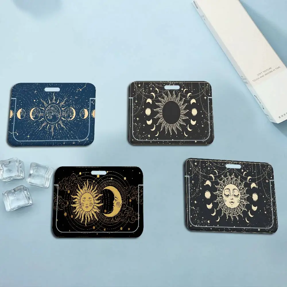 Черный ретро-держатель для карт Sun And Moon в стиле Таро, держатель для удостоверений сотрудников компании, держатель для рабочих карт, деловые принадлежности
Черный ретро-держатель для карт Sun And Moon в стиле Таро, держатель для удостоверений сотрудников компании, держатель для рабочих карт, деловые принадлежности