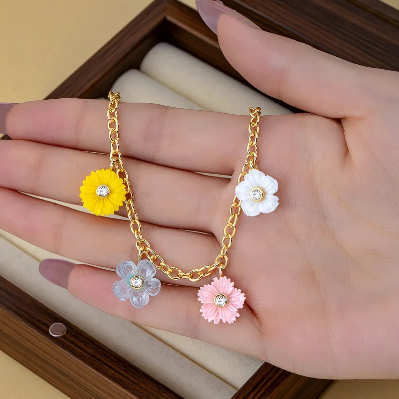 New Color Bohemia Style Resin Flower Charms Bracelet, Trendy Fashion Party, Fresh Versatile Niche Design Hand Jewelry
New Color Bohemia Style Resin Flower Charms Bracelet, Trendy Fashion Party, Fresh Versatile Niche Design Hand Jewelry
