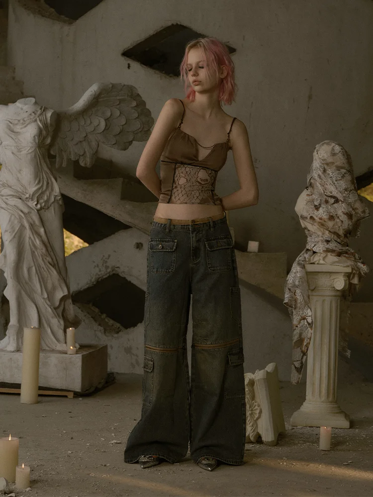 Сексуальный укороченный топ из атласа с V-образным вырезом, кружевной отделкой и пайетками, оригинальный дизайн, облегающий крой, женская верхняя одежда, летняя мода
Сексуальный укороченный топ из атласа с V-образным вырезом, кружевной отделкой и пайетками, оригинальный дизайн, облегающий крой, женская верхняя одежда, летняя мода