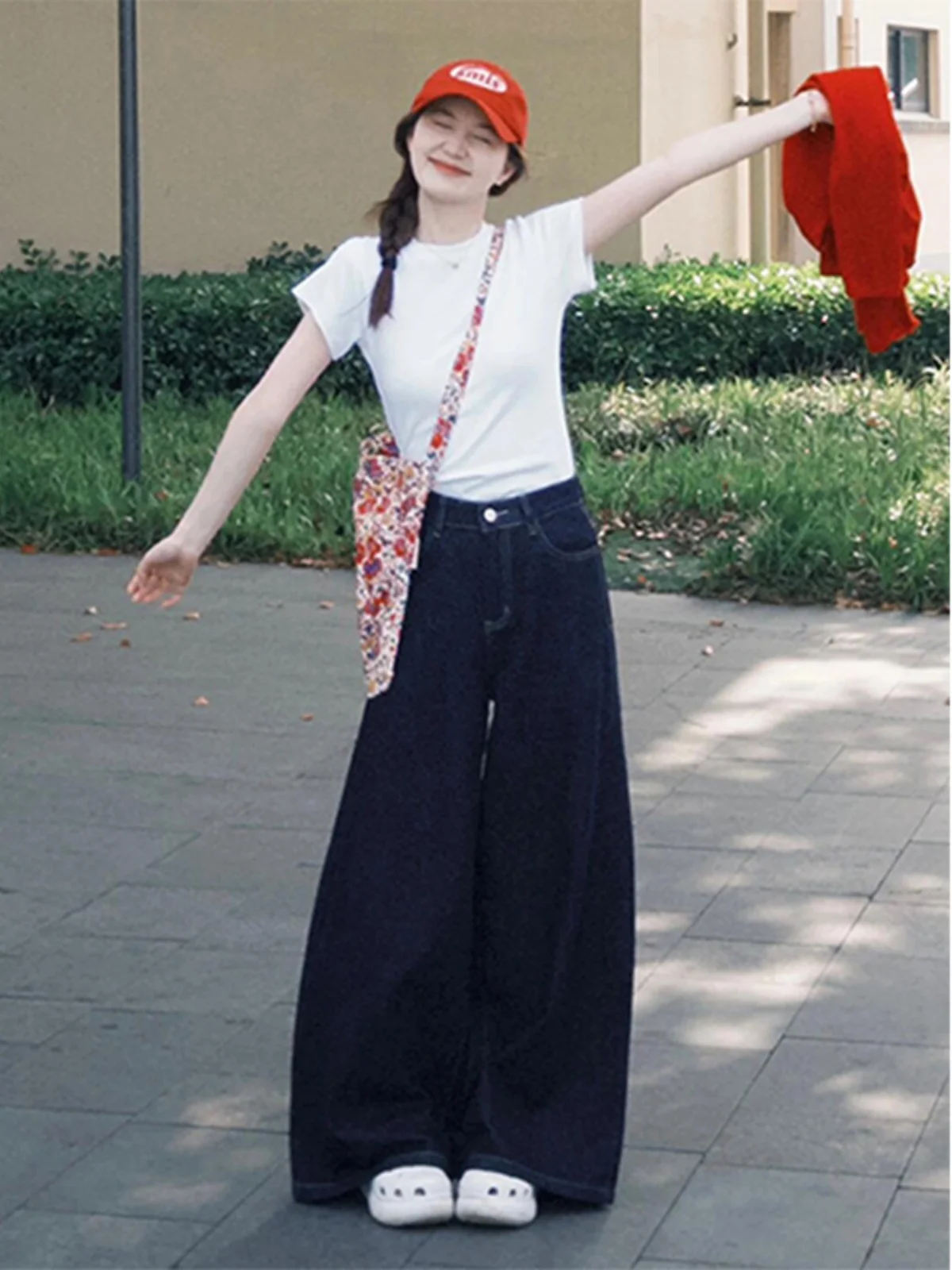 Синие джинсы с высокой талией и широкими штанинами, женские свободные длинные брюки, осенние брюки прямого кроя длиной до пола, большие размеры, эффект похудения
Синие джинсы с высокой талией и широкими штанинами, женские свободные длинные брюки, осенние брюки прямого кроя длиной до пола, большие размеры, эффект похудения