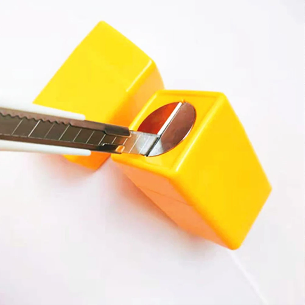 2pcs Blades Box Waste Container Recycling Case Storage Box For Waste Blades Reusable Durable Compact Design Suitable Home Office
2pcs Blades Box Waste Container Recycling Case Storage Box For Waste Blades Reusable Durable Compact Design Suitable Home Office