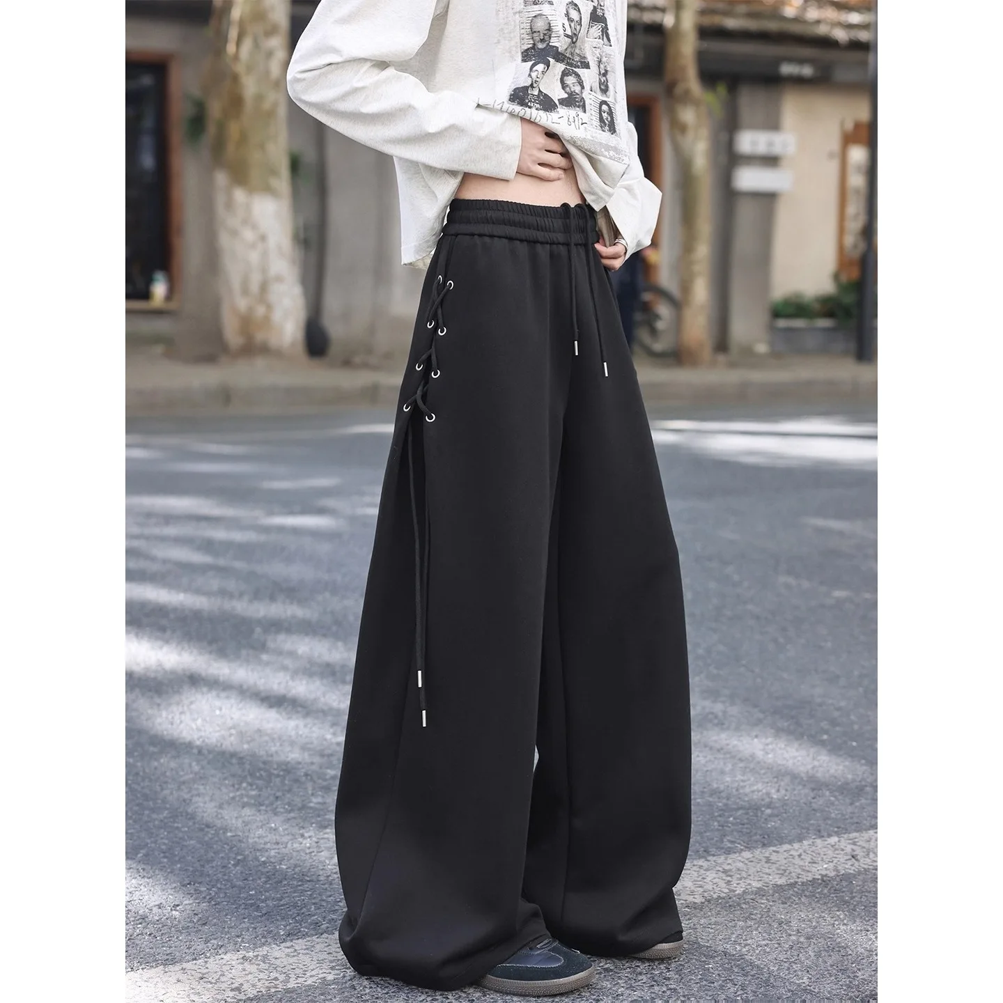 Men's Casual Wide Leg Sweatpants Autumn Winter American High Street Drapey Loose Fashion Sports Trousers Urban Style
Men's Casual Wide Leg Sweatpants Autumn Winter American High Street Drapey Loose Fashion Sports Trousers Urban Style
