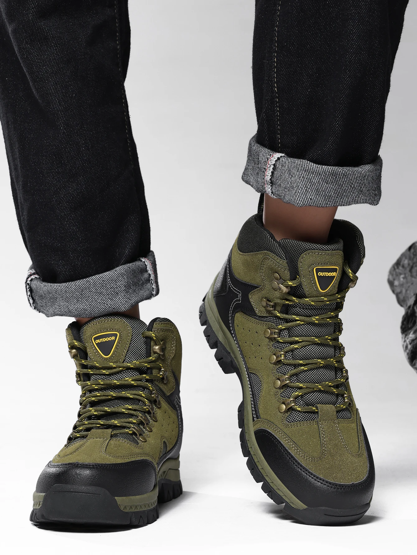 Slip-resistant and abrasion-resistant outdoor hiking/mountaineering shoes, outdoor hunting shoes.
Slip-resistant and abrasion-resistant outdoor hiking/mountaineering shoes, outdoor hunting shoes.