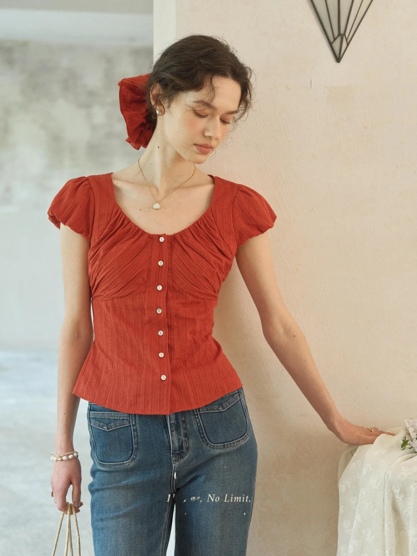 SimpleRetro Red Texture Cotton Short Sleeve Shirt Women's Short Style French Style Breathable Comfortable round Neck Top
SimpleRetro Red Texture Cotton Short Sleeve Shirt Women's Short Style French Style Breathable Comfortable round Neck Top