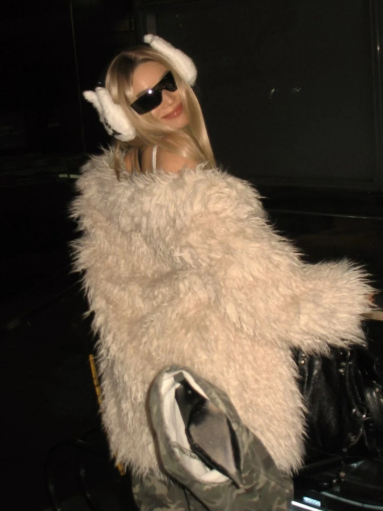 Женская куртка Ele White из искусственного меха под овчину, новая модель 2024 года, корейский стиль, молодежная, экологичная, зимняя, утепленная верхняя одежда
Женская куртка Ele White из искусственного меха под овчину, новая модель 2024 года, корейский стиль, молодежная, экологичная, зимняя, утепленная верхняя одежда