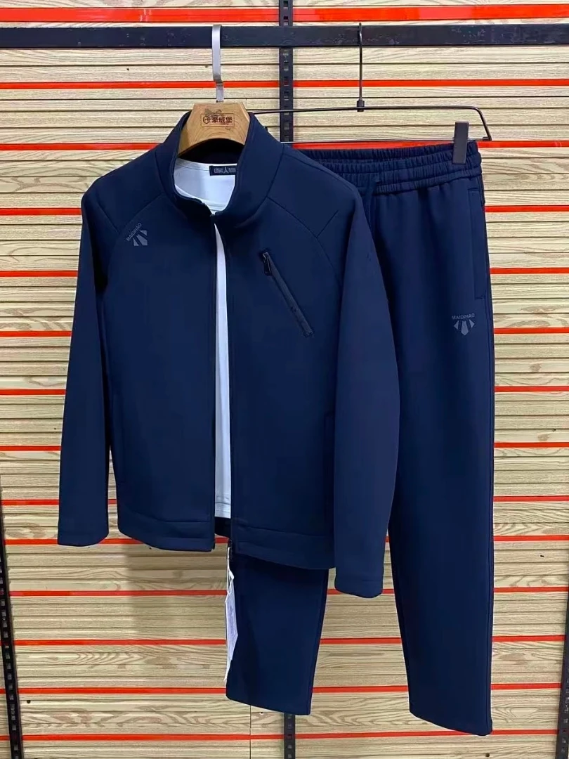 Весенне-осенний мужской повседневный спортивный костюм с воротником-стойкой, комплект из двух предметов, высококачественные универсальные крутые длинные брюки све
Весенне-осенний мужской повседневный спортивный костюм с воротником-стойкой, комплект из двух предметов, высококачественные универсальные крутые длинные брюки све