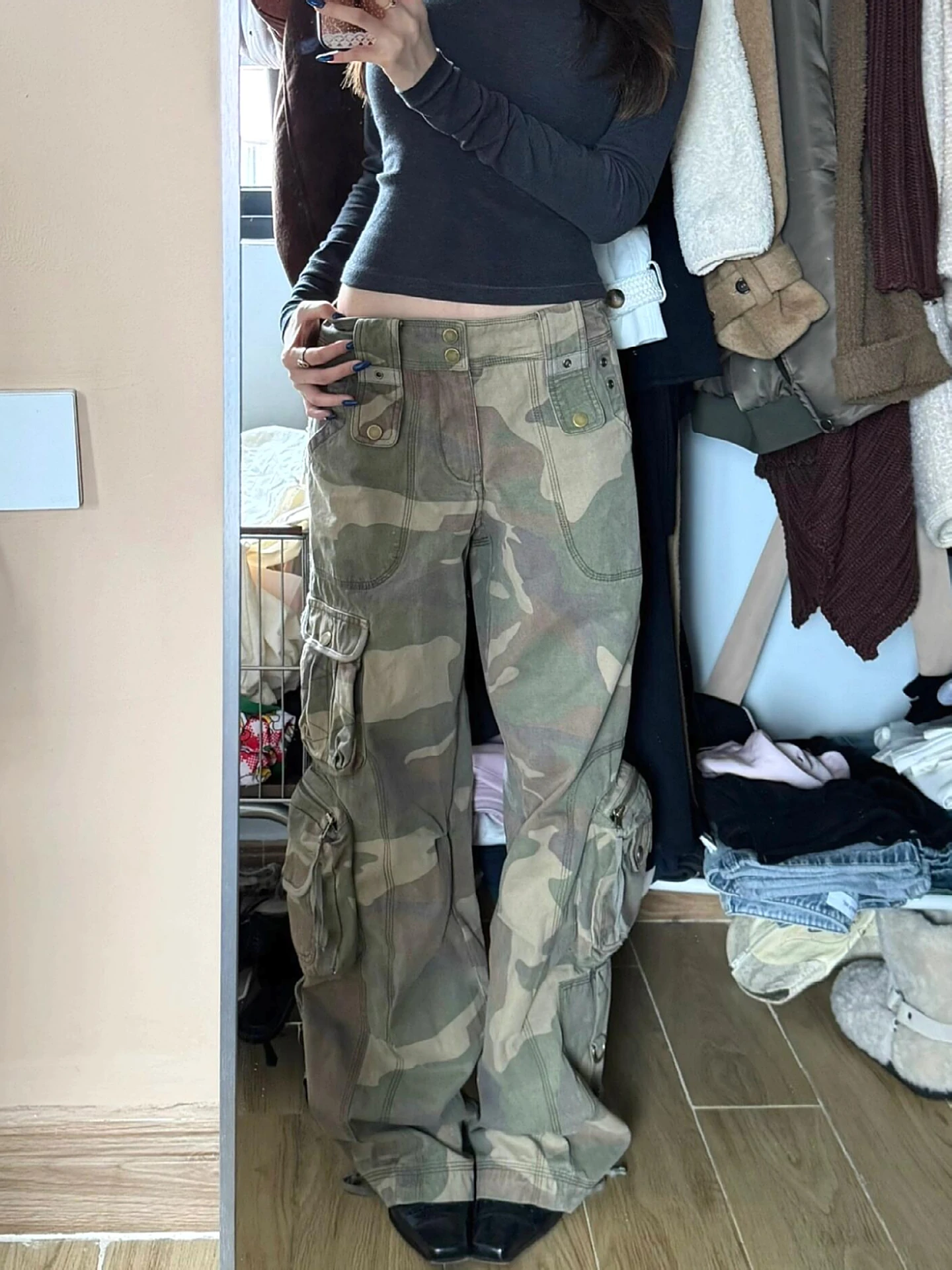 American Vibe Retro Camouflage Print Workwear Multi Pocket Jeans Men Women High Street Loose Slim Wide Leg Long Trousers
American Vibe Retro Camouflage Print Workwear Multi Pocket Jeans Men Women High Street Loose Slim Wide Leg Long Trousers