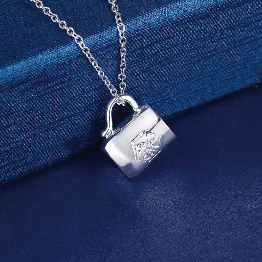 Ожерелье из стерлингового серебра 925 пробы с подвеской в виде чашки для женщин, свадебные украшения, роскошные модные аксессуары, изысканные аксессуары, подарок высокого качества
Ожерелье из стерлингового серебра 925 пробы с подвеской в виде чашки для женщин, свадебные украшения, роскошные модные аксессуары, изысканные аксессуары, подарок высокого качества