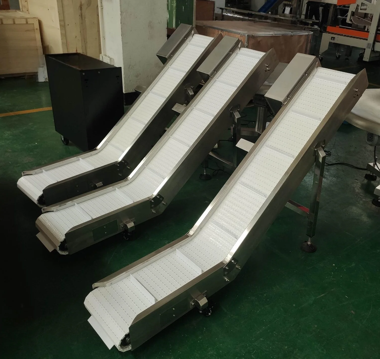 304 Stainless Steel 110V 220V Chain Modular Inclined Belt Conveyor for VFFS Packaging Machine
304 Stainless Steel 110V 220V Chain Modular Inclined Belt Conveyor for VFFS Packaging Machine