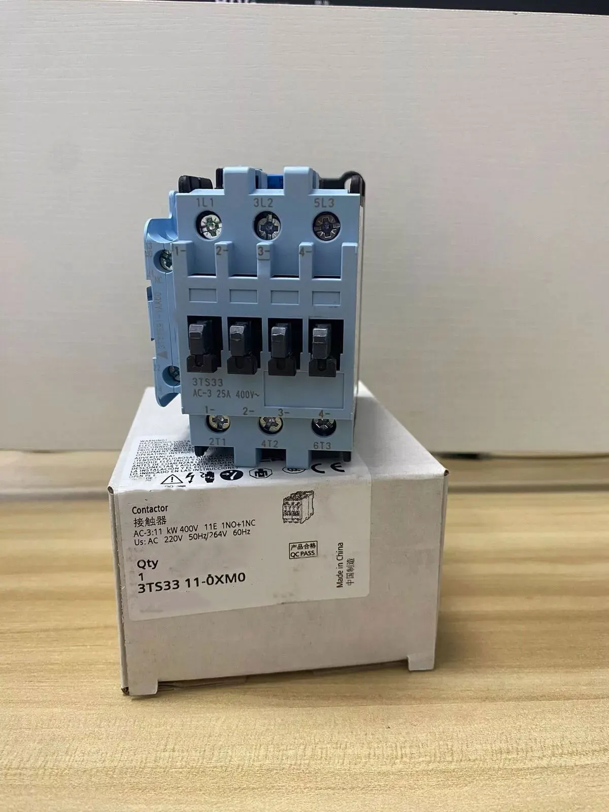 Совершенно новый 3TS3210-1XM4 3TS3210-1XB4 3TS3200-1XW4 3TS3200-1XB4 Гарантия один год
Совершенно новый 3TS3210-1XM4 3TS3210-1XB4 3TS3200-1XW4 3TS3200-1XB4 Гарантия один год