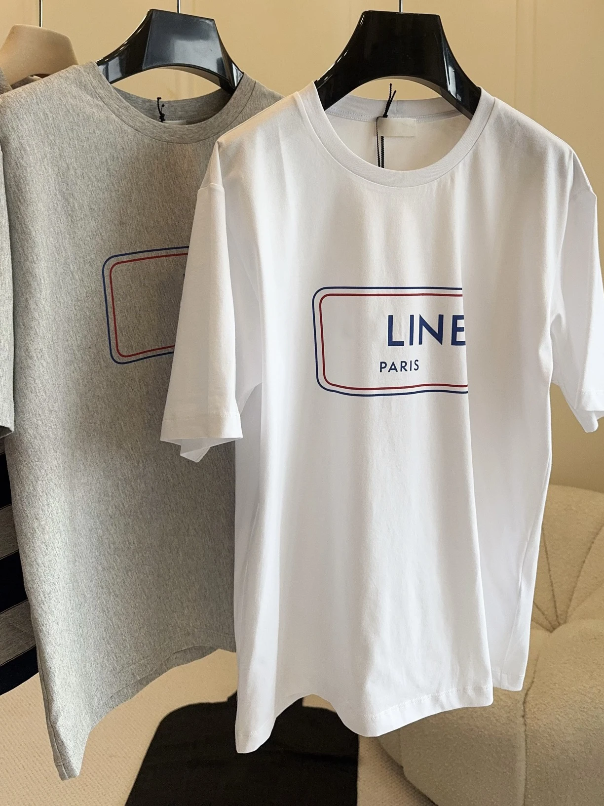 High-End European Style Women's T-Shirt Pure Cotton Short Sleeve Letter Print Loose Fit Casual Top for Summer Fashion
High-End European Style Women's T-Shirt Pure Cotton Short Sleeve Letter Print Loose Fit Casual Top for Summer Fashion
