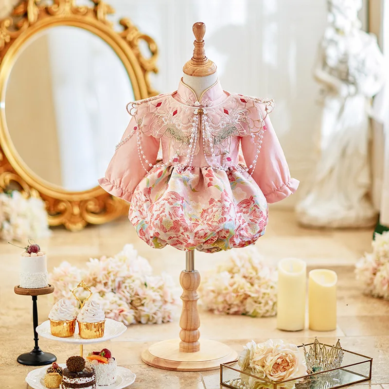 Pink baby girl first-year dress 2025 new girls' birthday hundred-day banquet grab week Tang suit fart
Pink baby girl first-year dress 2025 new girls' birthday hundred-day banquet grab week Tang suit fart