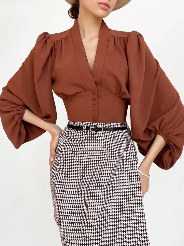 New Fashion Spring and Summer Elegant Sexy Blouse Shirt Women Chic Top V Neck Lantern Sleeve Button Vintage Blouse Women Shirts
New Fashion Spring and Summer Elegant Sexy Blouse Shirt Women Chic Top V Neck Lantern Sleeve Button Vintage Blouse Women Shirts