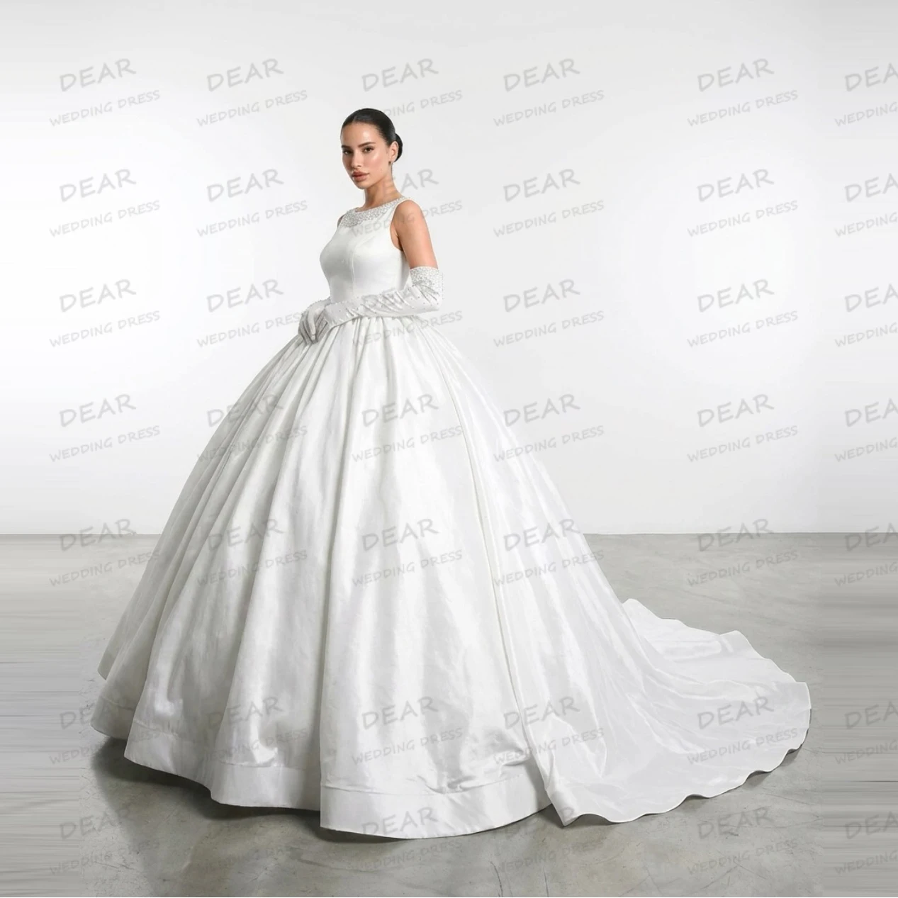 Simple Boat Neck Wedding Dresses Satin Women A Line Sexy Bridal Gowns Gloveless 2026 Formal Sleeveless Robe De Mariée Customized
Simple Boat Neck Wedding Dresses Satin Women A Line Sexy Bridal Gowns Gloveless 2026 Formal Sleeveless Robe De Mariée Customized