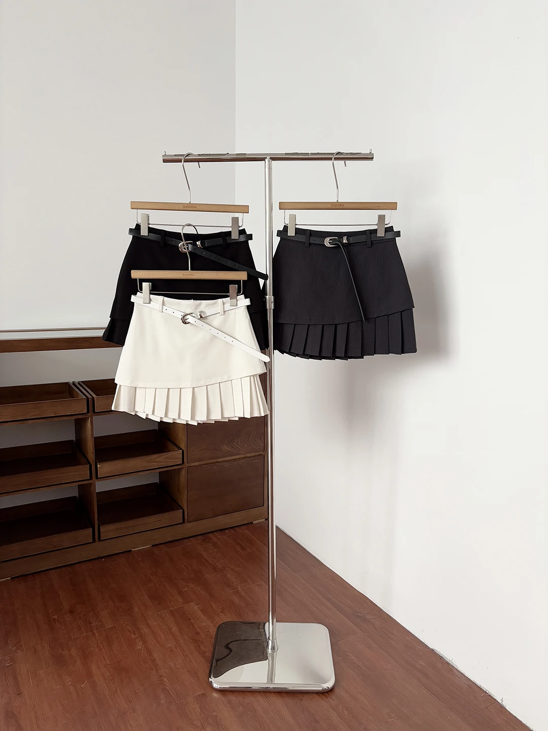 Korean College Style High Waist Pleated Umbrella Skirt Half Skirt Women Summer Waist Belt Slimming Age Reduction Layered A-Li...
Korean College Style High Waist Pleated Umbrella Skirt Half Skirt Women Summer Waist Belt Slimming Age Reduction Layered A-Li...
