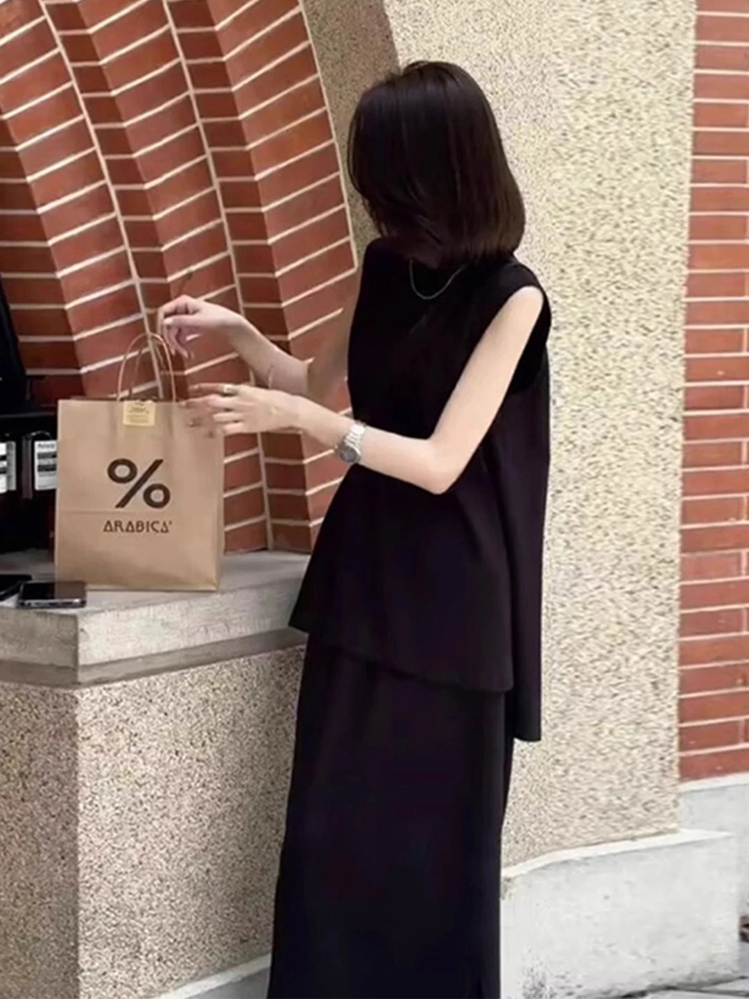 Casual Cotton Linen Set Women's Summer Black Vest Linen Half Skirt Slimming Two-Piece Fashionable Old Money Style Ensemble
Casual Cotton Linen Set Women's Summer Black Vest Linen Half Skirt Slimming Two-Piece Fashionable Old Money Style Ensemble