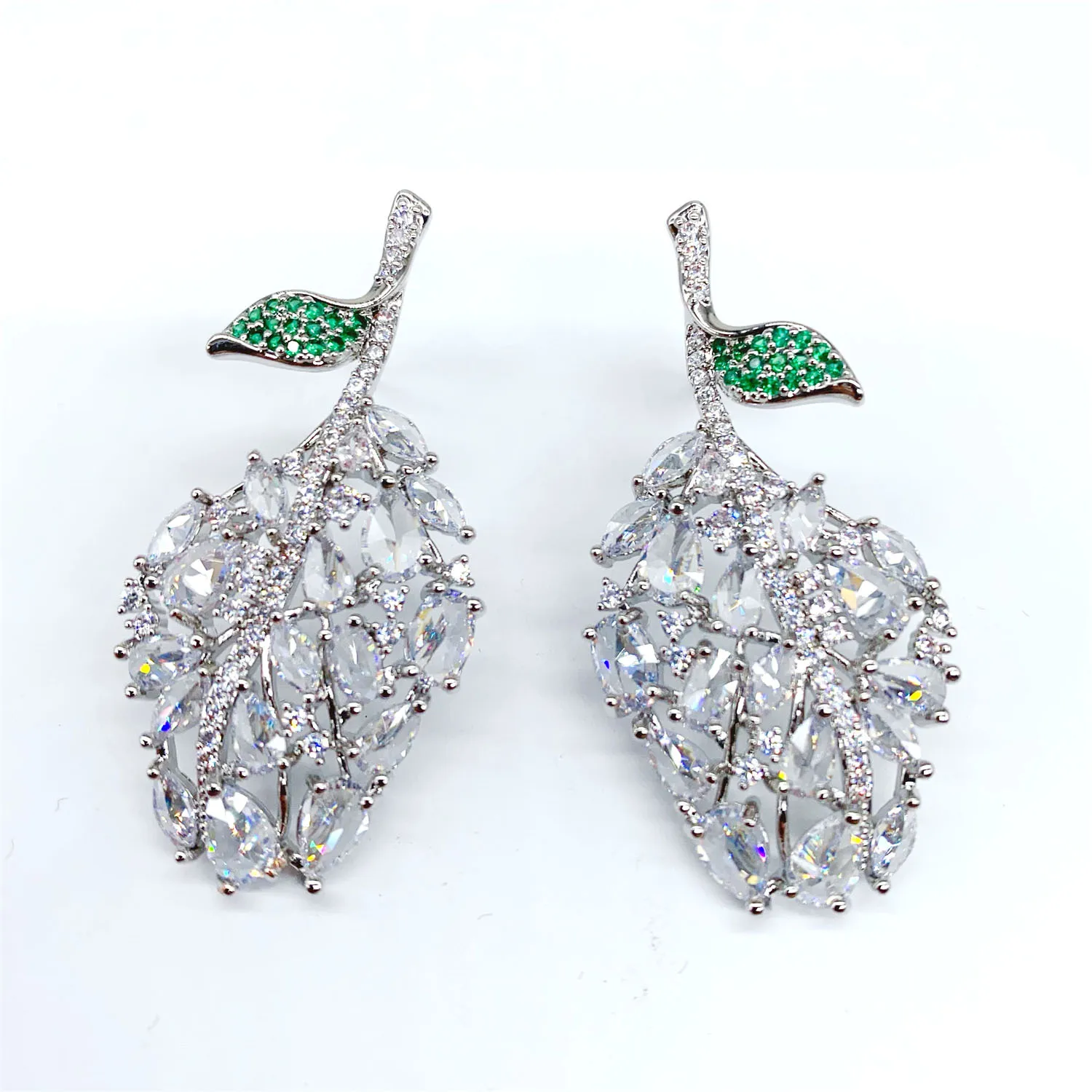 Elegant Leaf Shape Green Zircon Dangle Earrings Exaggerated Design 925 Silver Needle Ladies Daily Party Jewelry
Elegant Leaf Shape Green Zircon Dangle Earrings Exaggerated Design 925 Silver Needle Ladies Daily Party Jewelry